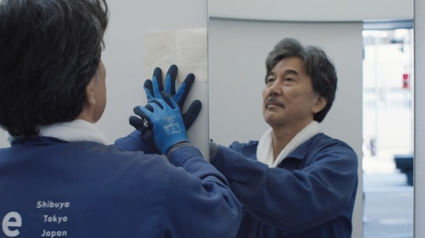 日本影帝役所廣司在電影「我的完美日常」中化身東京公廁清潔職人，他笑說現在能很熟練整理廁所衛生紙的細節。