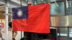 反擊小粉紅英國鋼琴家直播大秀中華民國國旗(圖)