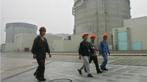 2005年6月10日，中國浙江省東南部杭州市郊的秦山核電廠。