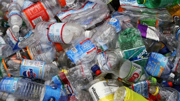 欧洲科学家团队发布一份调查研究报告称，全球发现塑胶中含有超过1.6万种化学物质，其中25%的化学物质被认为对人类健康和环境保护是有害的。