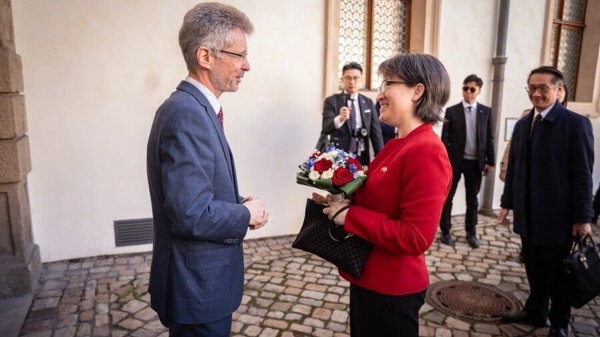 3月19日，捷克參議院議長維特齊（左）在X社群平台上發布與副總統當選人蕭美琴合照。