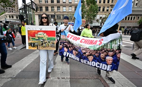 2023年11月15日，旧金山APEC会议外的抗议人群（图片来源： FREDERIC J. BROWN/AFP via Getty Images）