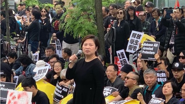 担任港加联会长的冯玉兰，不仅为香港民主发声，也全力敦促加拿大立法防堵北京干预。 (加拿大台湾人权协会提供)