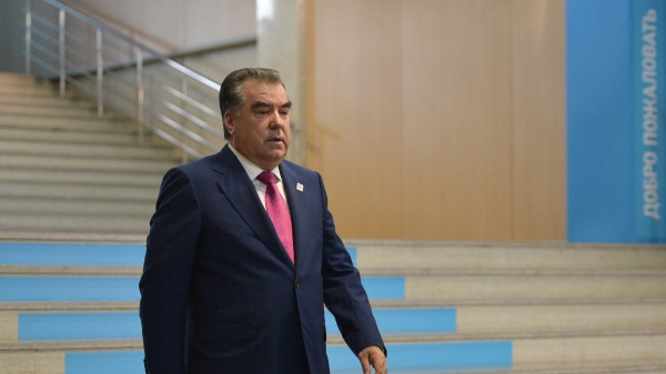 塔吉克斯坦总统埃莫马利・拉赫蒙（Emomali Rakhmon）亲自监督该国境内有关莫斯科音乐厅恐怖袭击的调查。