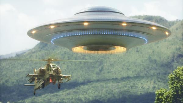 UFO高速撞向直升機