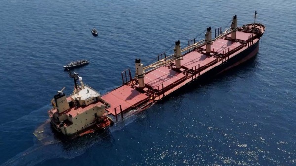 英国注册的货船“Rubymar”号在也门国际水域遭到也门胡塞武装袭击后沉没。红海，2024 年 3 月 3 日