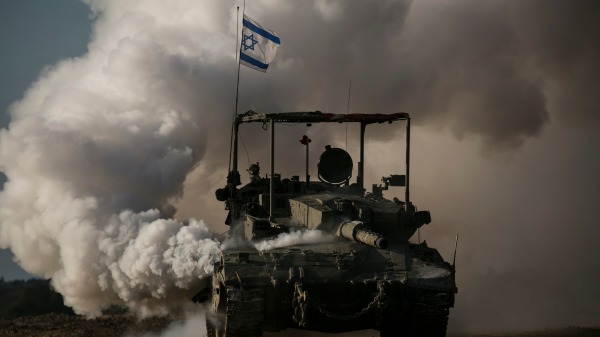 在6个月的以色列与哈马斯战争中，约有3.3万名加沙地带巴勒斯坦平民丧生，数百名以色列士兵阵亡。
