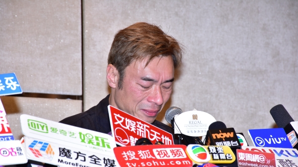 许志安于2019年为“出轨事件”流泪道歉。