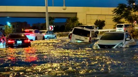 阿联酋遭遇罕见暴雨迪拜机场未恢复正常(图视频)