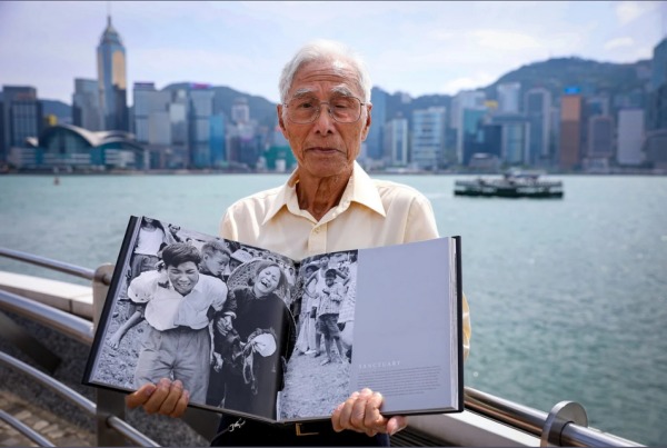 陳橋被喻為香港新聞攝影界泰斗，獲30多個香港及國際獎項，1985年獲頒英女皇榮譽獎章。（《南華早報》授權使用。）