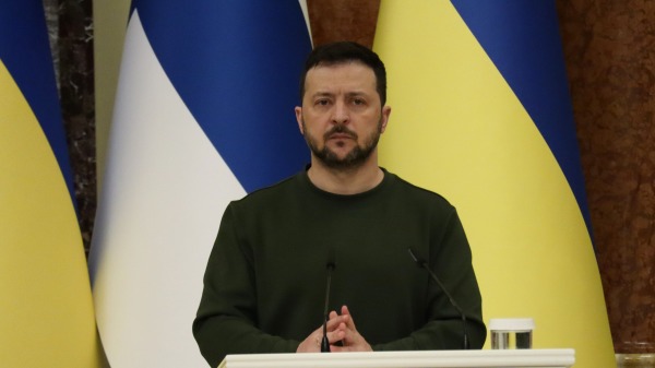 泽连斯基为首的基辅当局宣布，4月23日至5月18日期间暂停向乌克兰适龄入伍男性公民提供领事服务。
