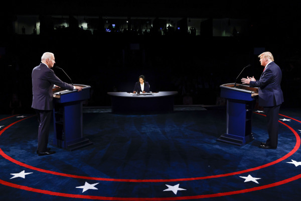 2020年10月22日，美國總統川普和民主黨總統候選人拜登參加最後一場總統辯論。