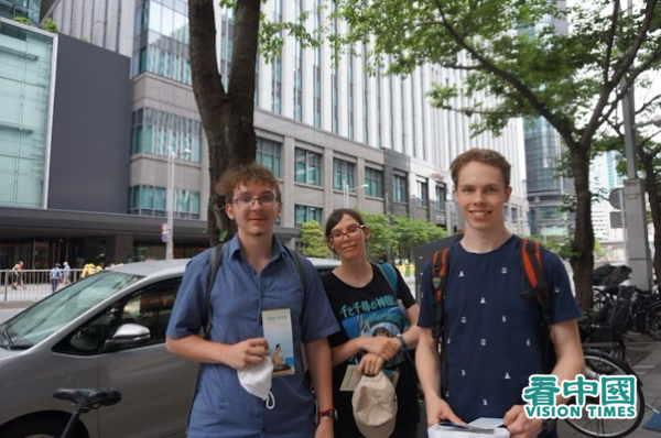 从加拿大来日本旅游的Ivan Agalakov先生与朋友