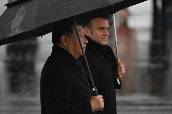 2024年5月7日，法國總統馬克龍在在法國西南部塔布-盧爾德機場為習近平送行。