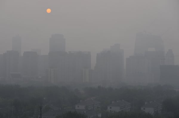 北京空氣重度污染天津空氣傳有嗆人氣味(圖)