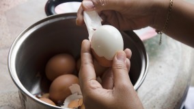 怎样剥鸡蛋壳滑溜溜怎样煮鸡蛋鲜嫩(图)