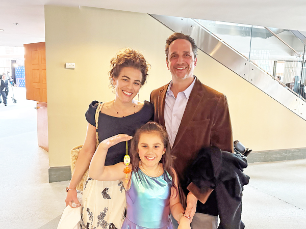 軟體銷售主管斯科特·蒙蒂（Scott Monti）於4月28日與家人在紐瓦克市的新澤西表演藝術中心首次觀看了神韻演出。（攝影/看中國/James Houston White）