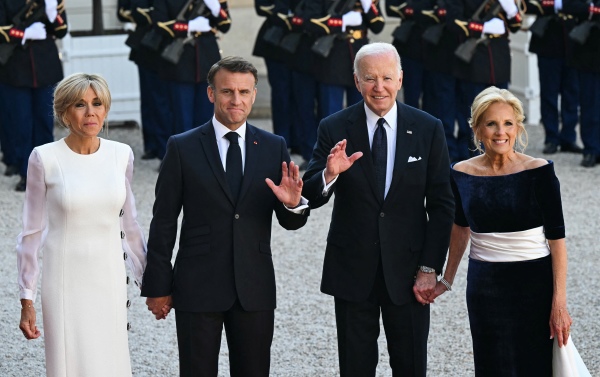 2024年6月8日，法國總統埃馬克龍在愛麗舍宮接待了拜登夫婦。 