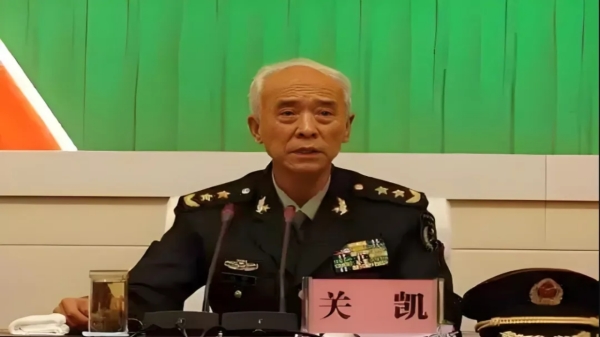 中共中將、蘭州軍區原副司令員關凱車禍送醫，因肇禍司機湊不足醫療費，醫院拒絕救治而慘死。（網絡圖片）