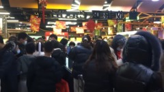 西安宣布封城市民深夜疯狂抢购(视频图)