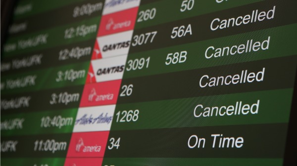  多家航班被取消（图片来源：Justin Sullivan/Getty Images）