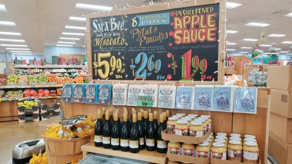 在通脹的壓力下，美國超市中食品的價格不斷上升。