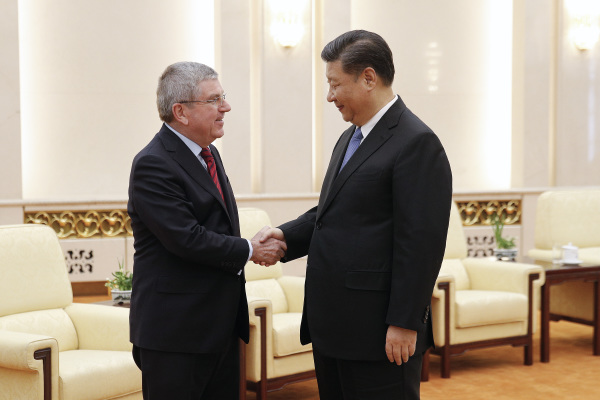 20191月31日，到访北京的国际奥委会 (IOC) 主席托马斯·巴赫与中国国家主席习近平握手。