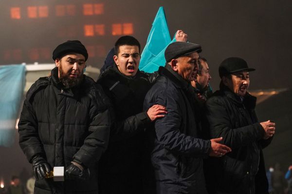 2022年1月5日，哈萨克斯坦民众参加了阿拉木图能源价格上涨的抗议集会。