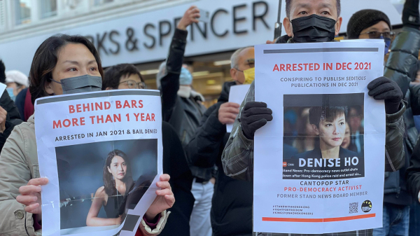 圖為去年1月，在英港人聚集在京士頓舉行集會，聲援香港言論自由。（圖片來源：自由亞洲電台）