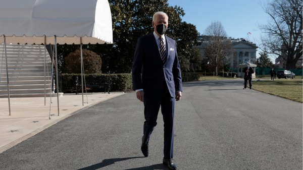 2021年1月11日，美国总统拜登离开白宫准备赶往乔治亚州进行演讲。（图片来源： Anna Moneymaker/Getty Images）