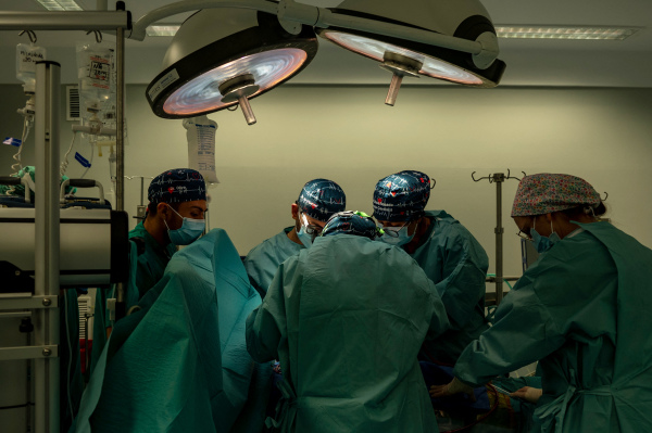 器官移植场景示意图，与本文无关。（图片来源：JAVIER SORIANO/AFP via Getty Images）