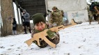 俄乌局势加剧平民拿起武器保卫乌克兰(组图)