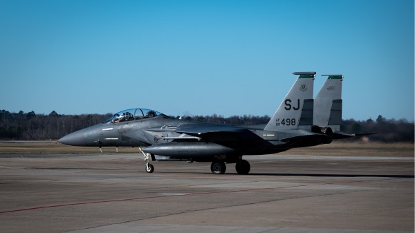 2022年1月11日，F-15E攻擊鷹從北卡州的西摩約翰遜空軍基地起飛，投入敏捷作戰部署演習。