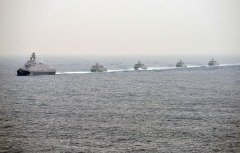 仅相距180公尺国军成功舰官兵对峙共军长春舰(图)