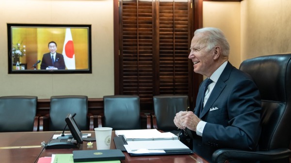 2022年1月21日，美国总统拜登和日本首相岸田文雄举行首次视讯会谈。 （图片来源：美国总统官方推特