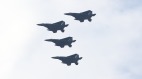俄乌巴黎会谈美部署F-15战机(图)