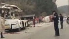 四川嚴重車禍8死19傷旅遊大巴瞬間被削掉一半(視頻)