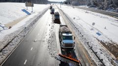 美弗州大雪封路數百車被困24小時(圖)