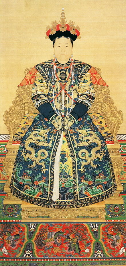 清 孝莊文皇后朝服像 （图片来源: 公用领域 維基百科）