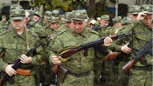 俄羅斯被徵召的士兵中，可以看到白髮蒼蒼、滿臉皺紋的老人。