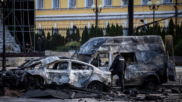 乌克兰首都基辅（Kyiv）在当地时间10月10日早上8时左右，遭到连续轰炸。图为爆炸现场。
