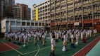 “义勇军”突袭14名学生疑违“国安法”被停课(图)