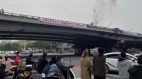 北京四通桥有人放喇叭挂横幅“要吃饭要自由要选票”(组图)