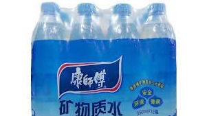 曾經的輝煌：康師傅1元礦泉水經典藍色瓶身飲用水