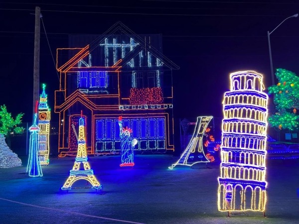加拿大密西沙加举办世界最大灯展illumi。