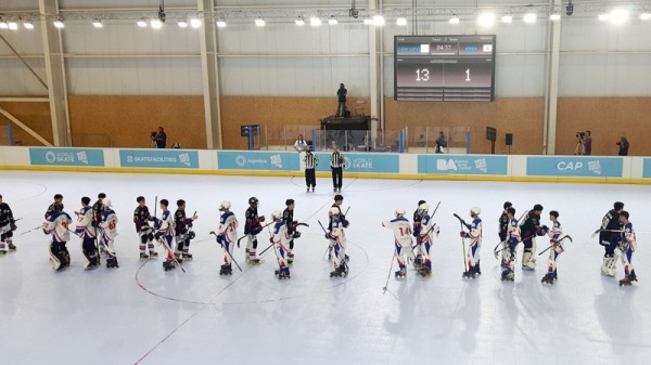 台灣青年滑輪曲棍球隊8強賽擊敗韓國