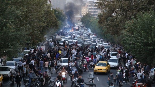 9月21日，伊朗民众为马萨．阿米尼(Mahsa Amini)之死走上首都德黑兰街头示威。
