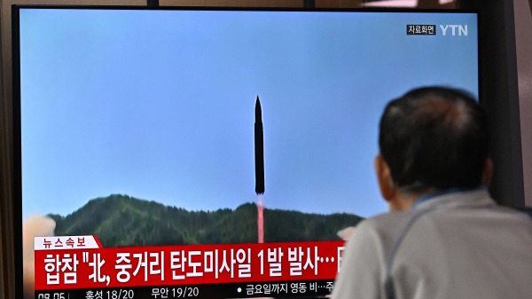 10月4日，韓國軍方宣稱朝鮮試射一枚中遠程彈道導彈