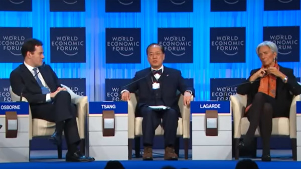 前特首曾荫权2012年在世界经济论坛上作为主讲嘉宾发言。（图片来源：视频截图）