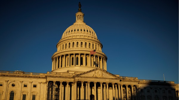2022年11月9日，美國中期選舉後的第二天，國會的控制權仍懸而未決。（圖片來源：Samuel Corum/Getty Images）